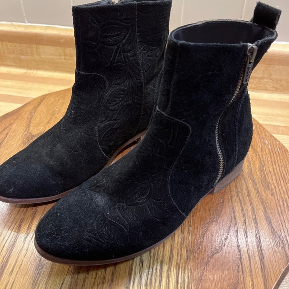 Roxy Rojas Suede Floral Embossed Boots Black Size 7.5 - Picture 1 of 9